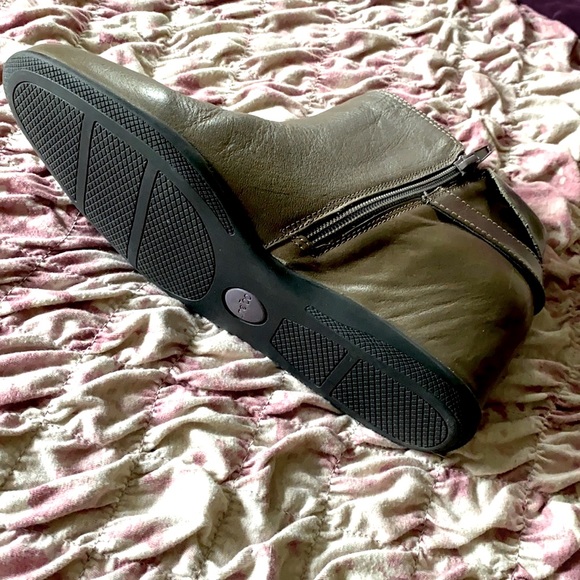 Me Too Wedge Booties! size 9 - Picture 4 of 4